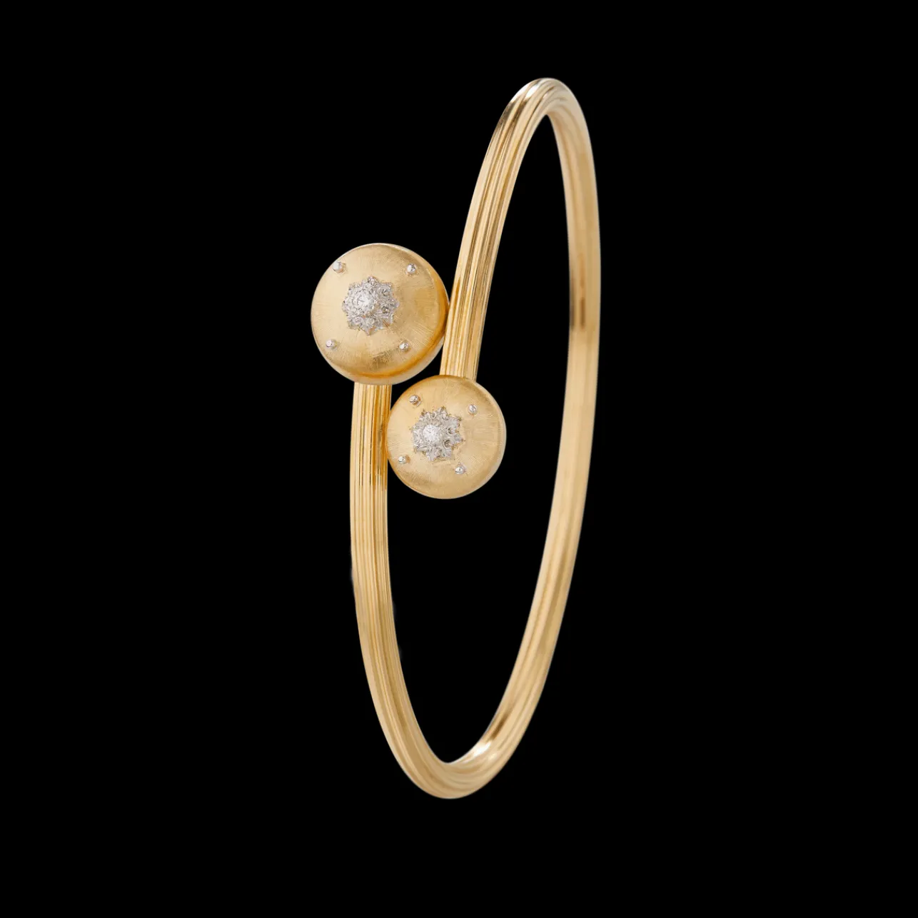 Buccellati MACRI CLASSICA YELLOW AND WHITE GOLD WAVY SURFACE BRACELET WITH DIAMONDS