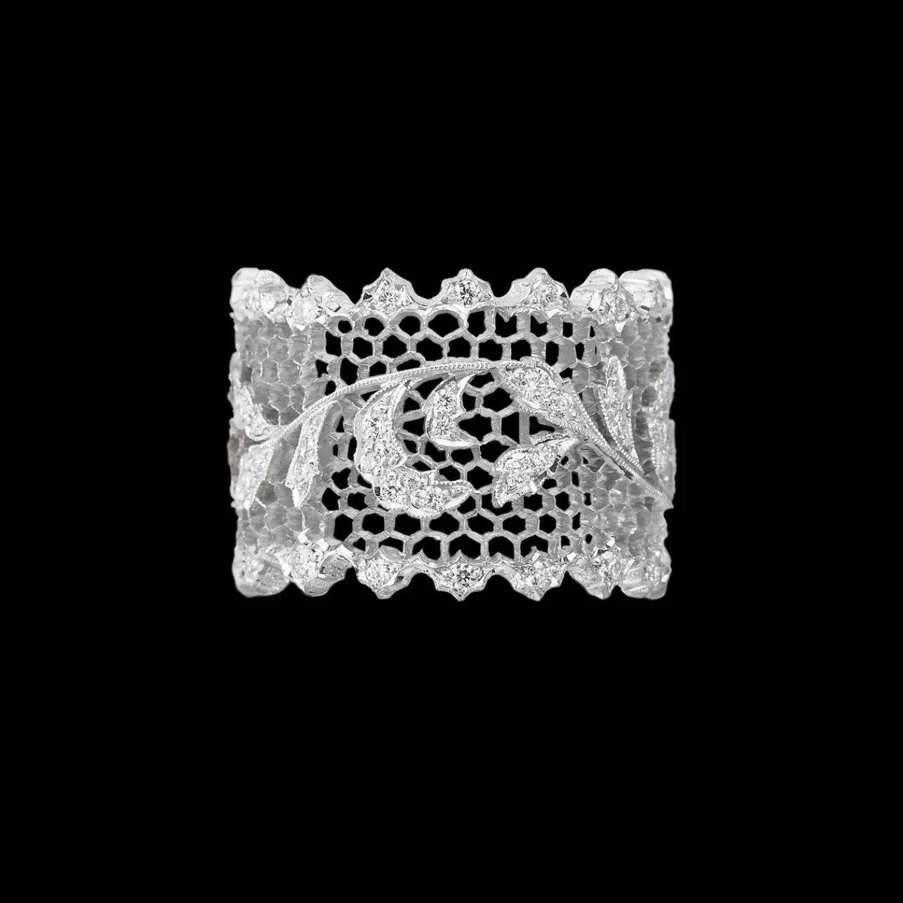 Buccellati TULLE WHITE GOLD ORNATO ETERNELLE RING